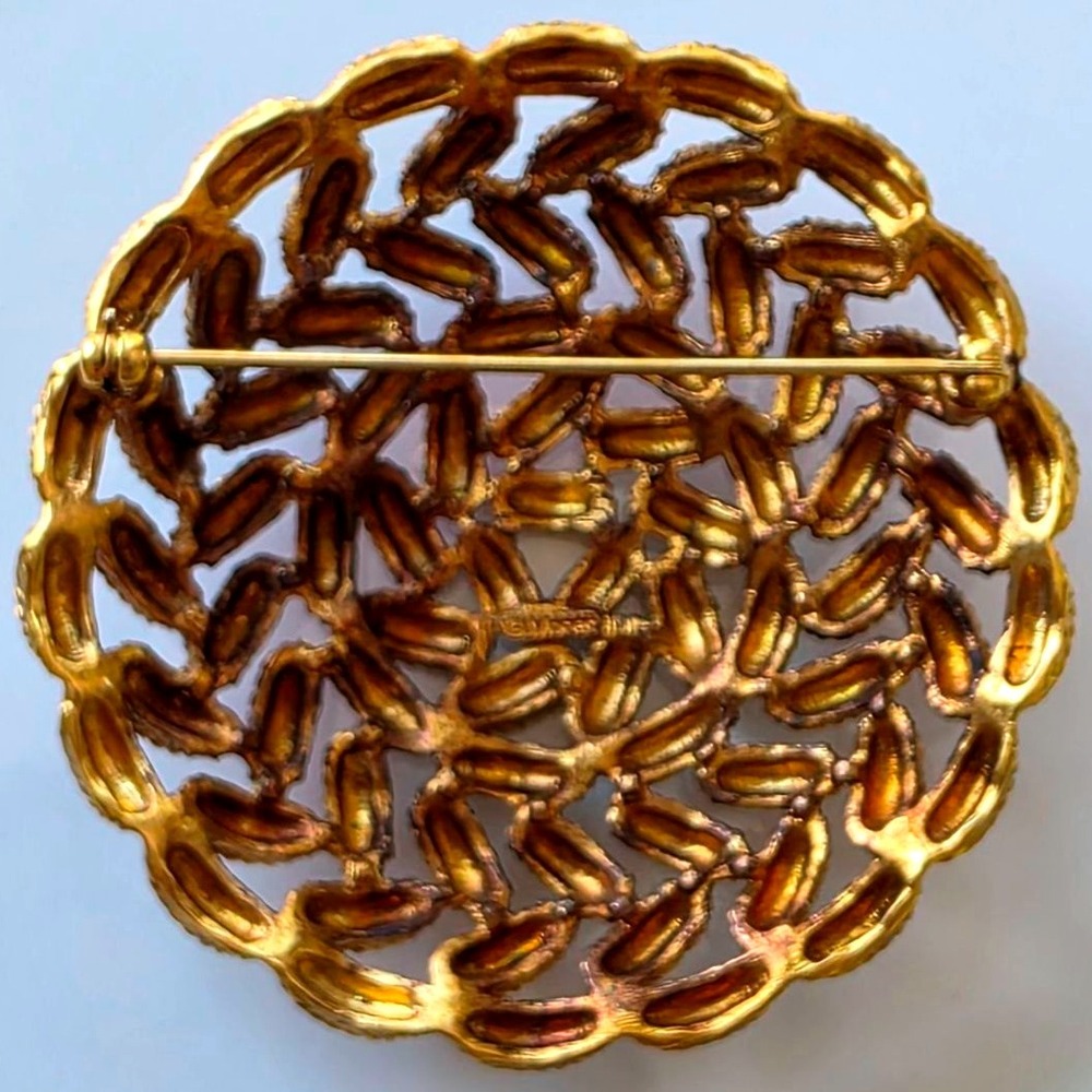 Vintage‎ Monet Round Gold Tone Textured Brooch Pin - Picture 2 of 5